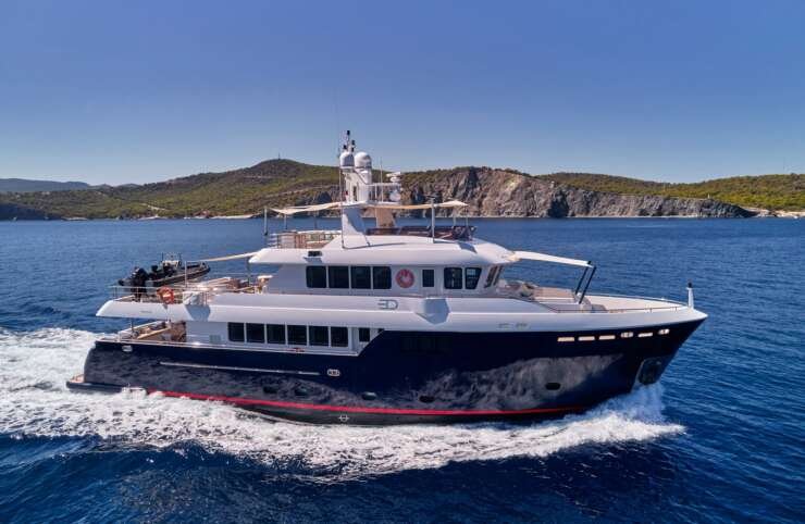 luxury yacht charter St Tropez 3D explorer yacht private charter experience French Riviera