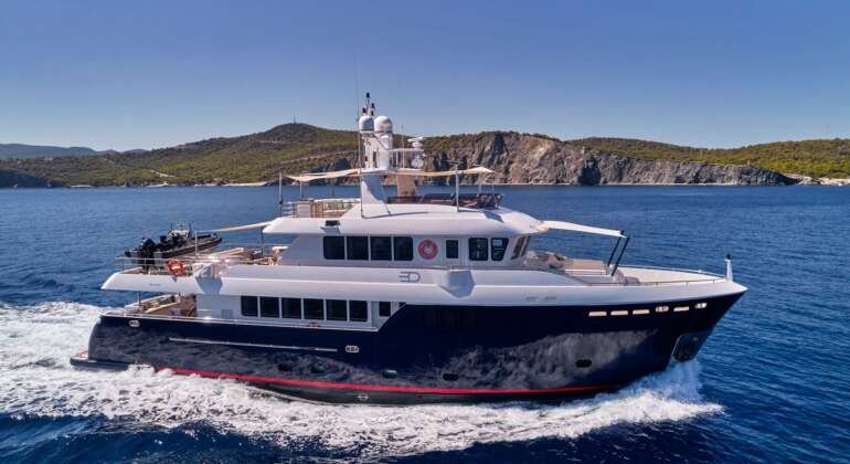 Luxury Yacht Charter St Tropez 3D Explorer Yacht
