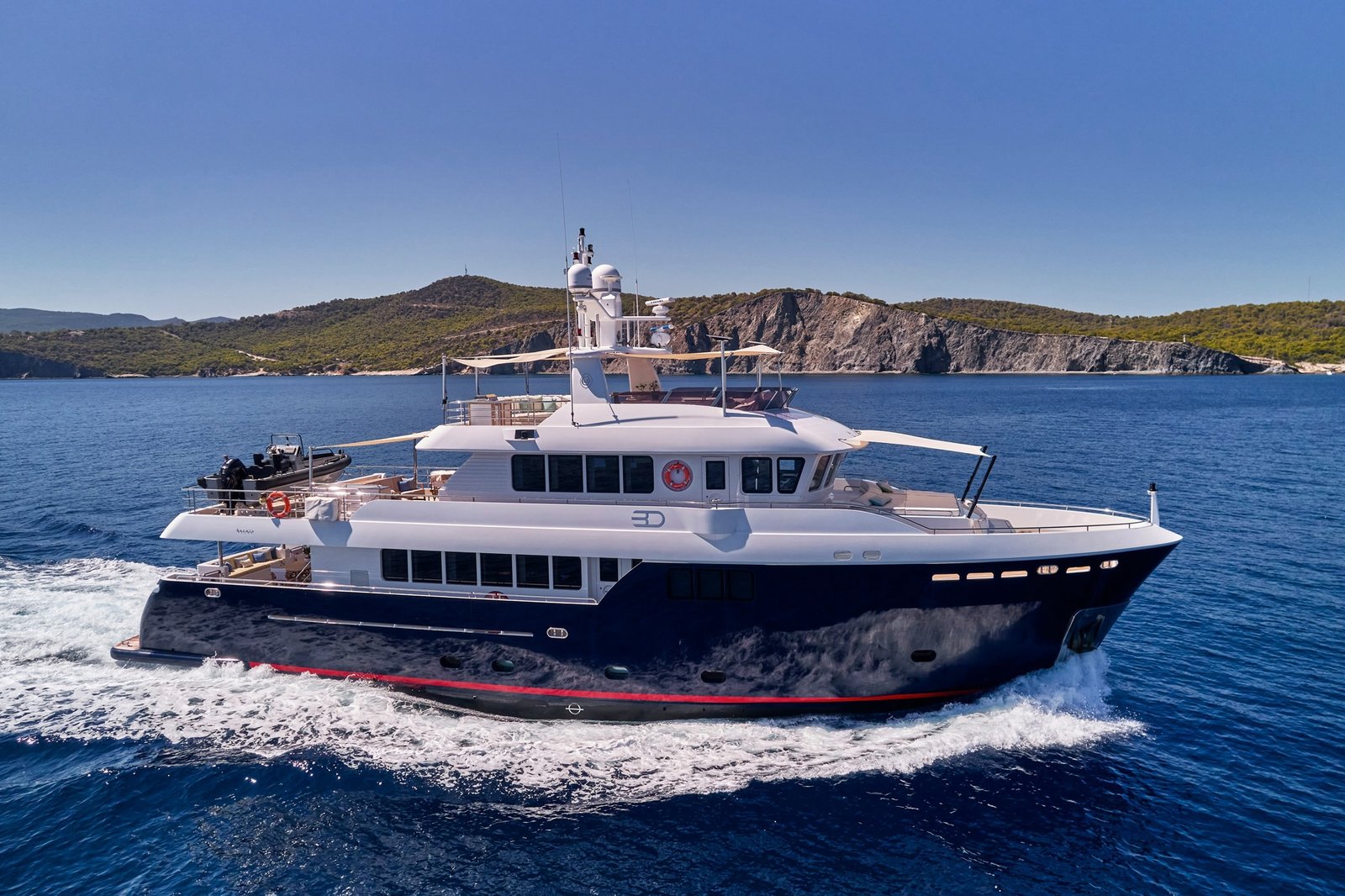 luxury yacht charter St Tropez 3D explorer yacht private charter experience French Riviera