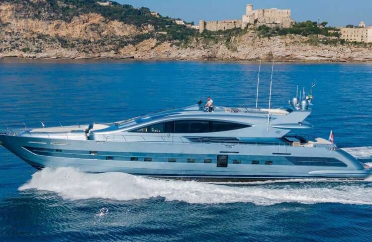 55 FIFTYFIVE yacht charter St Tropez luxury Cerri 102 motor yacht French Riviera