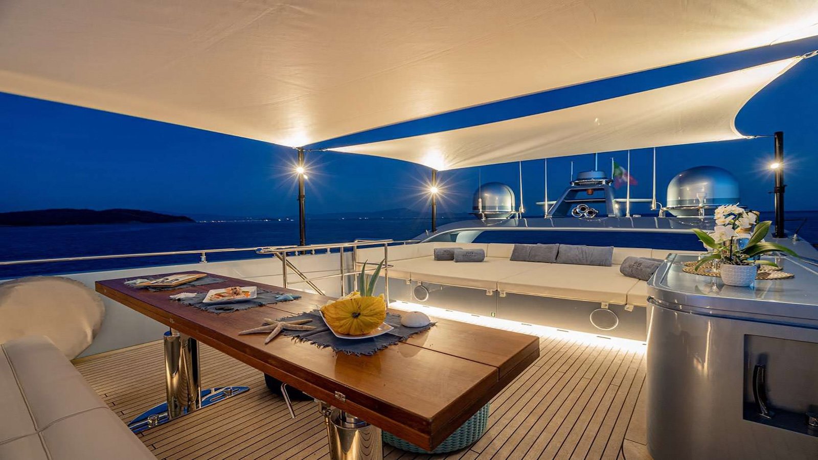 55 FIFTYFIVE yacht charter St Tropez luxury Cerri 102 motor yacht French Riviera
