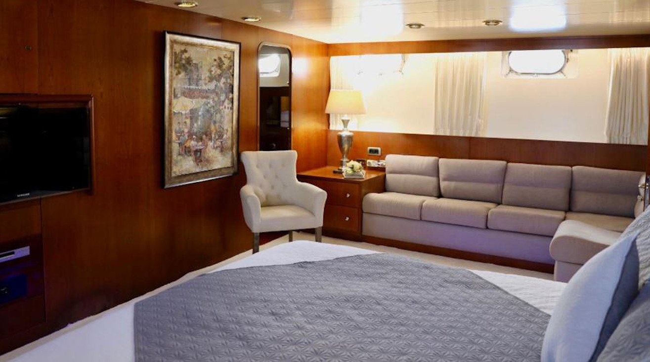 versilcraft 30m yacht rental st tropez luxury yacht french riviera experience