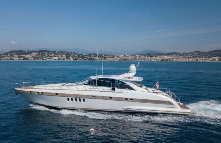 mangusta 80 yacht rental st tropez luxury yacht french riviera experience