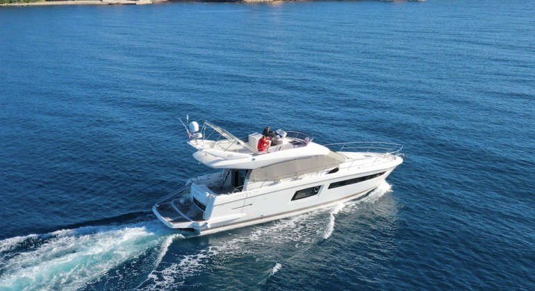 Prestige 500 Fly Rental St Tropez Luxury Yacht Charter