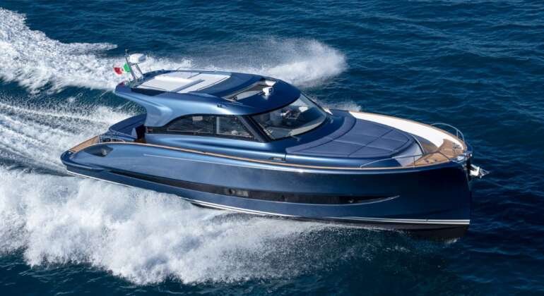 Solaris Power 48 Rental St Tropez Luxury Yacht Charter