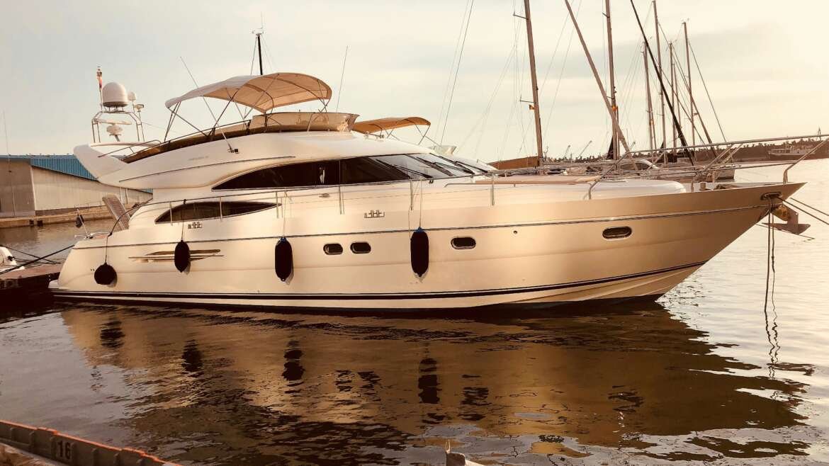 Hidden Perks of Yacht Charters in Saint-Tropez for a Premium Getaway