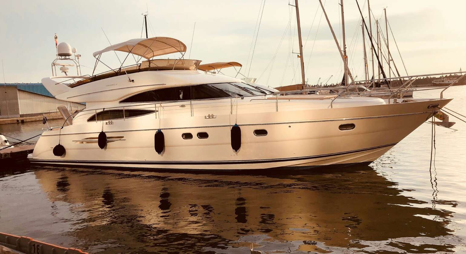 Hidden Perks of Yacht Charters in Saint-Tropez for a Premium Getaway